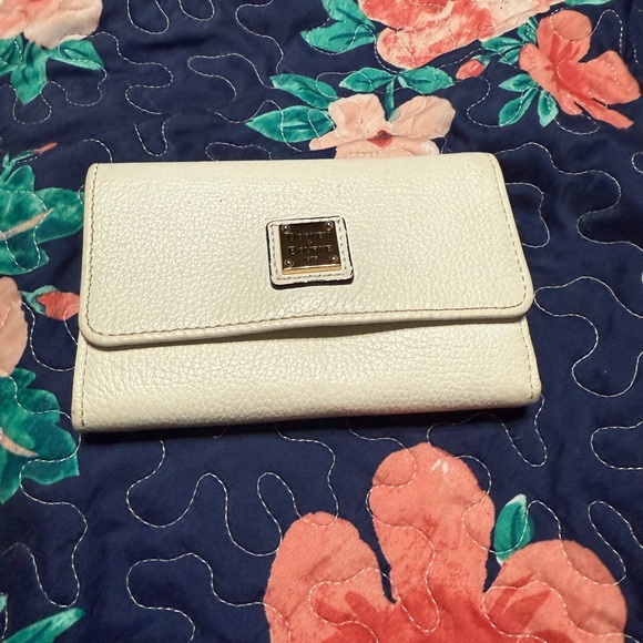 Dooney & Bourke Cream Leather Wallet - Picture 1 of 4